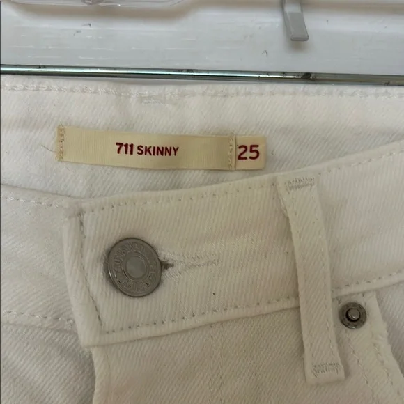 Levi’s Women's White Distressed Jeans size 25 - Picture 2 of 7